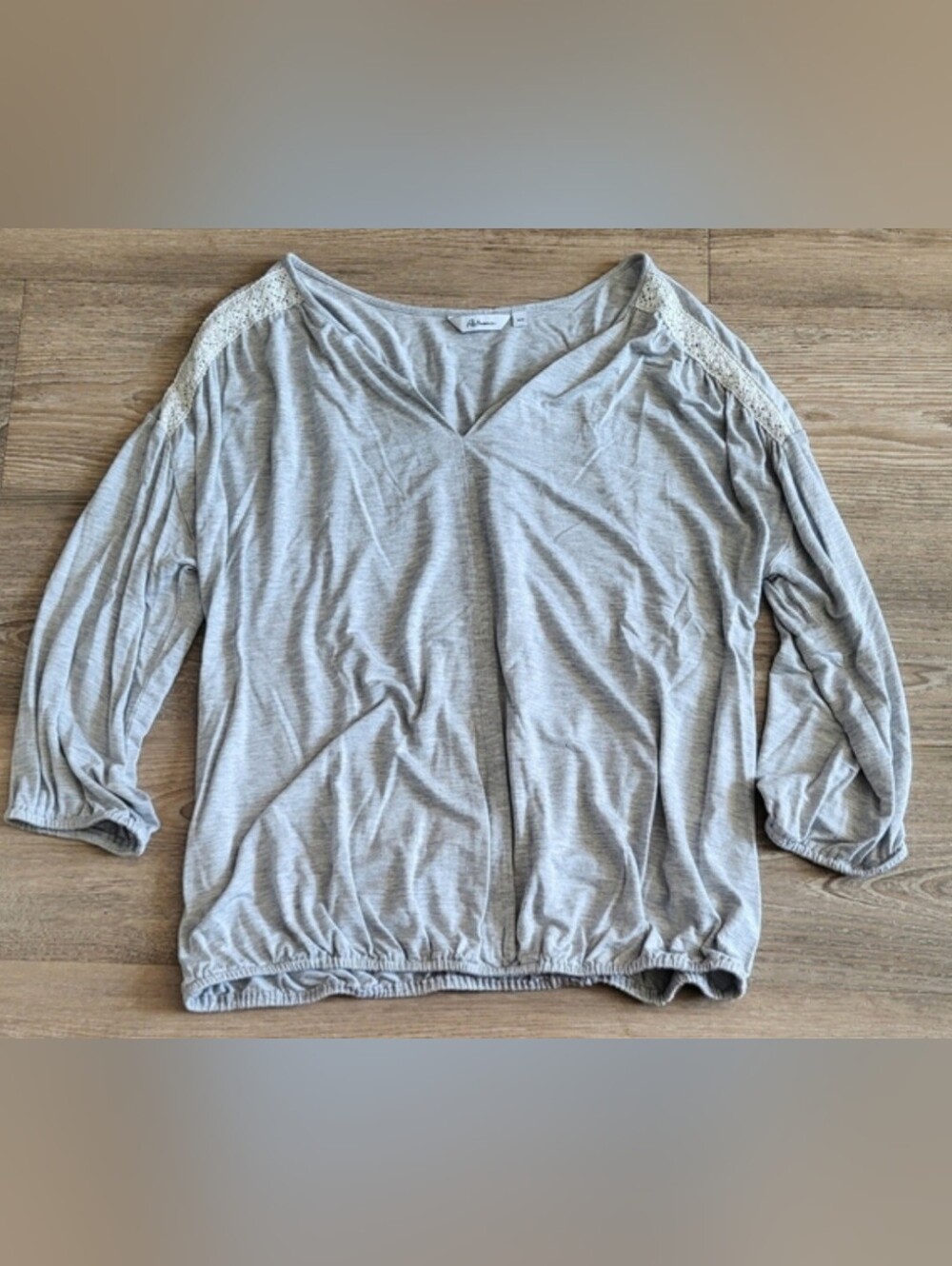 Reitmans Lace Shoulder V-Neck 3/4 Sleeve Blouse - Picture 4 of 4
